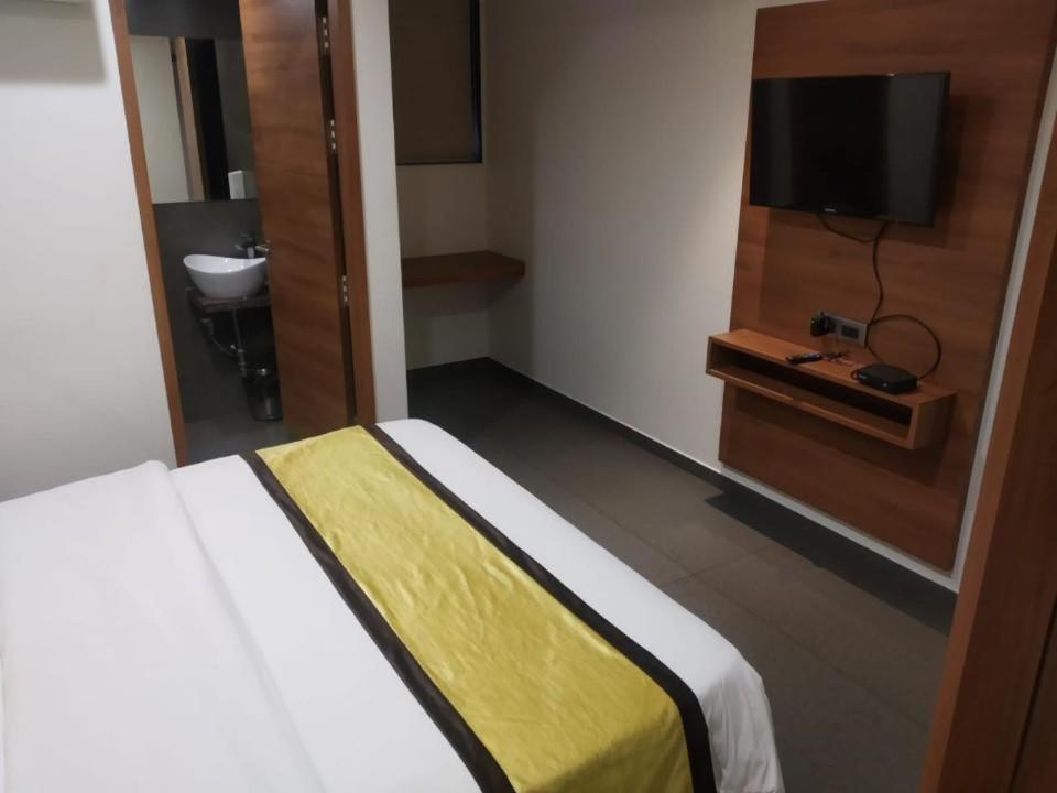 Hotel Avaante Ahmedabad Formerly Known As The Orchid Hotel 外观 照片