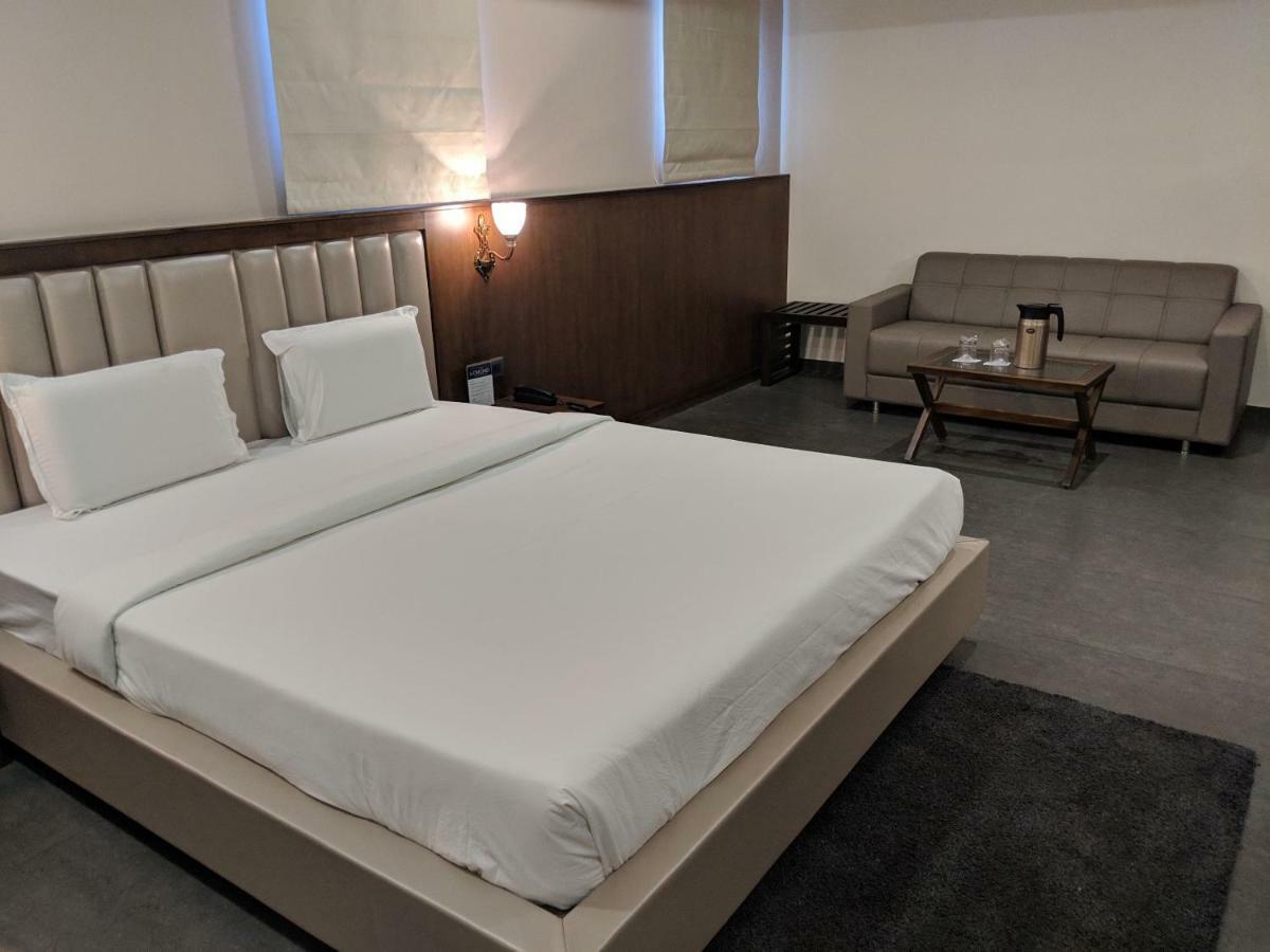 Hotel Avaante Ahmedabad Formerly Known As The Orchid Hotel 外观 照片